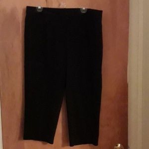 Womans 16 black crop pants